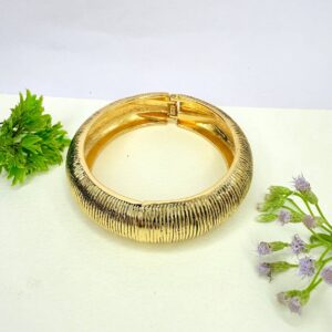 Gold Ribbed Bangle